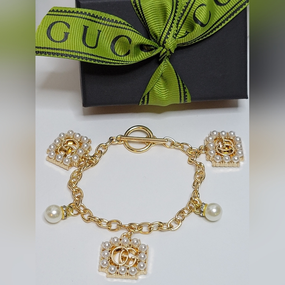 Gucci Gold/Pearl Zip Pulls Custom Toggle Bracelet, Box & Bow - Picture 2 of 4
